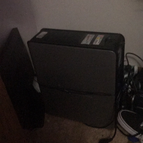 Dell Desktop is in working condition it’s size is 31.4 centimeters then is grey. - Picture 2 of 5